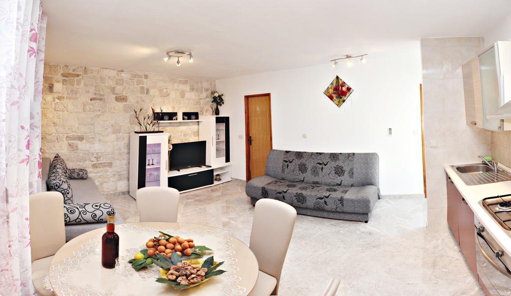Apartment Romic Omis Luaran gambar