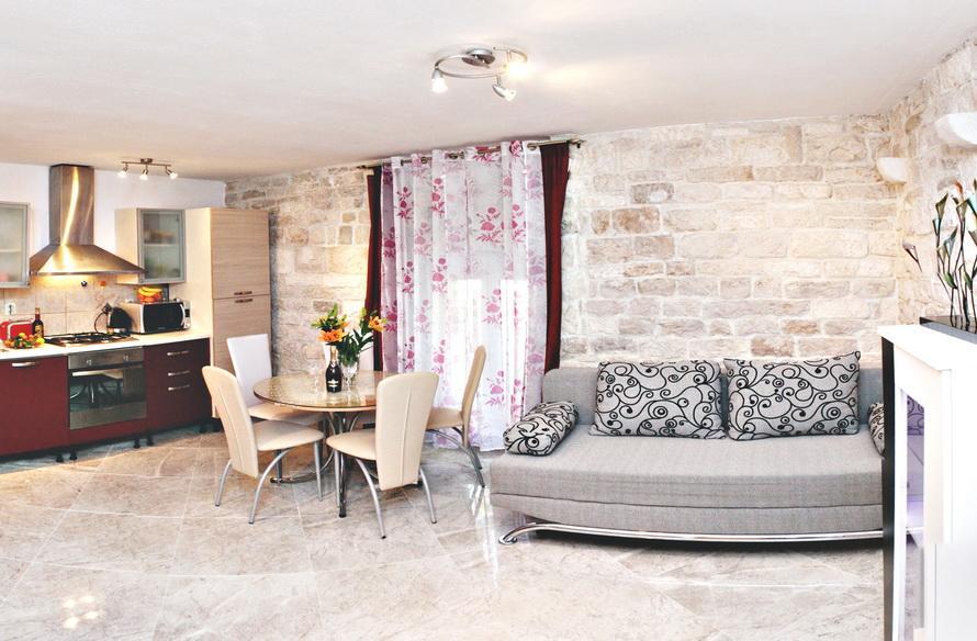 Apartment Romic Omis Luaran gambar