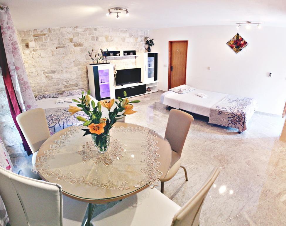 Apartment Romic Omis Luaran gambar
