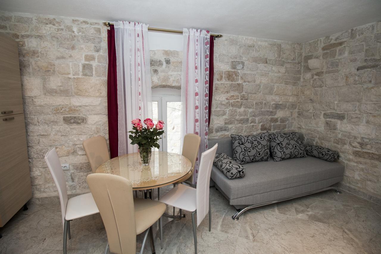 Apartment Romic Omis Luaran gambar
