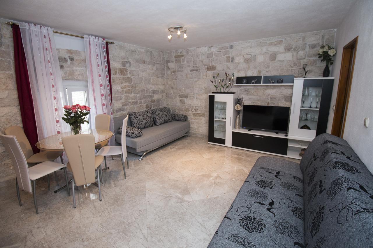 Apartment Romic Omis Luaran gambar