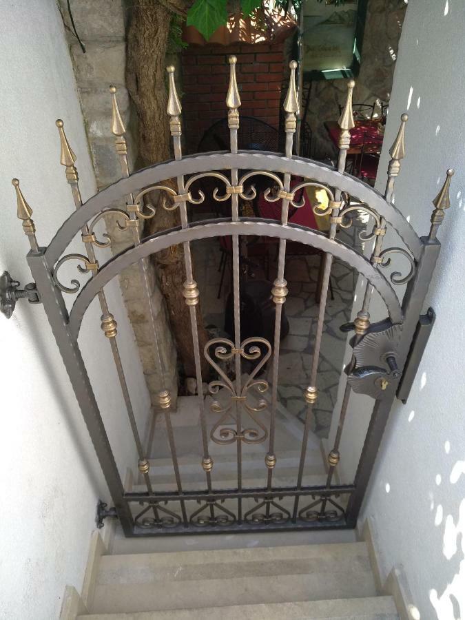 Apartment Romic Omis Luaran gambar